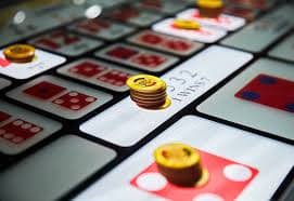 Pengguna mengikuti aturan dan tata cara penggunaan layanan hiburan online agar tetap aman dan adil